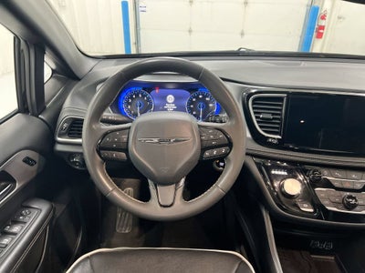2025 Chrysler PACIFICA Base