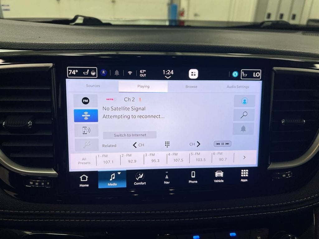 2025 Chrysler PACIFICA Base