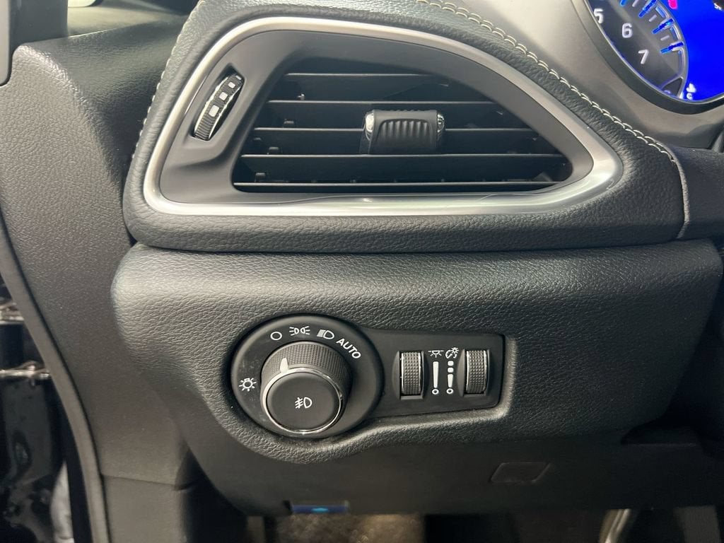 2025 Chrysler PACIFICA Base