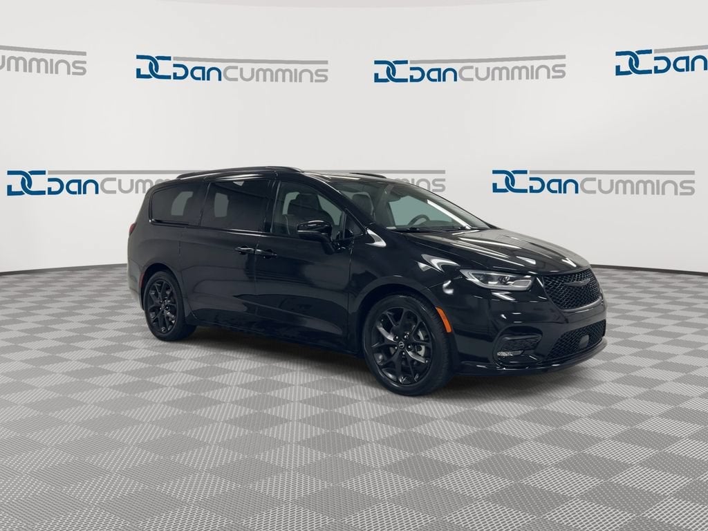 2025 Chrysler PACIFICA Base