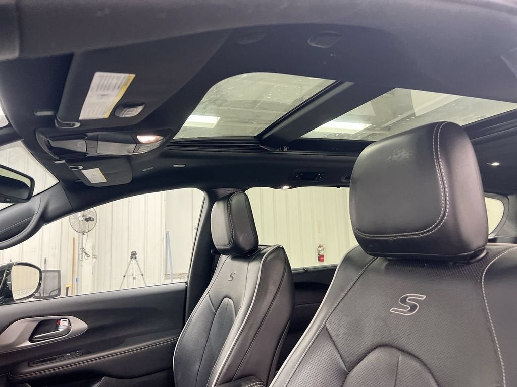 2025 Chrysler PACIFICA Base