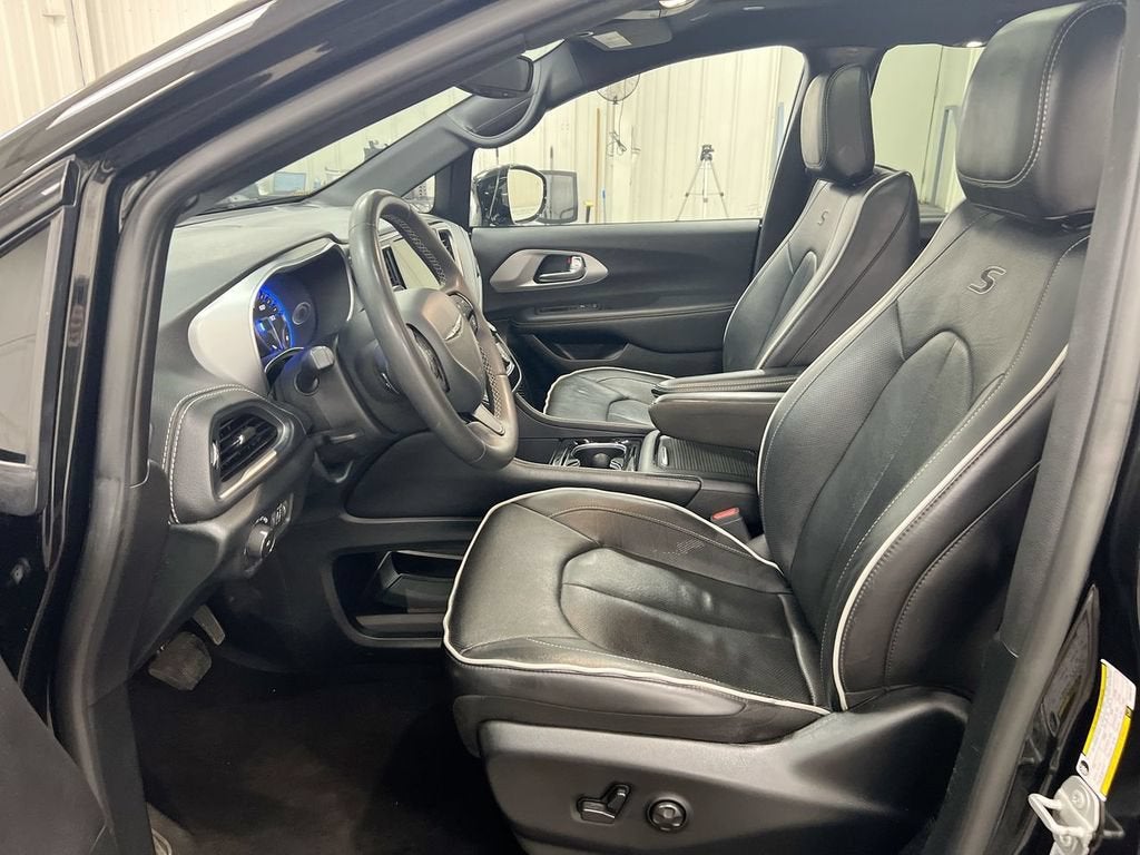 2025 Chrysler PACIFICA Base