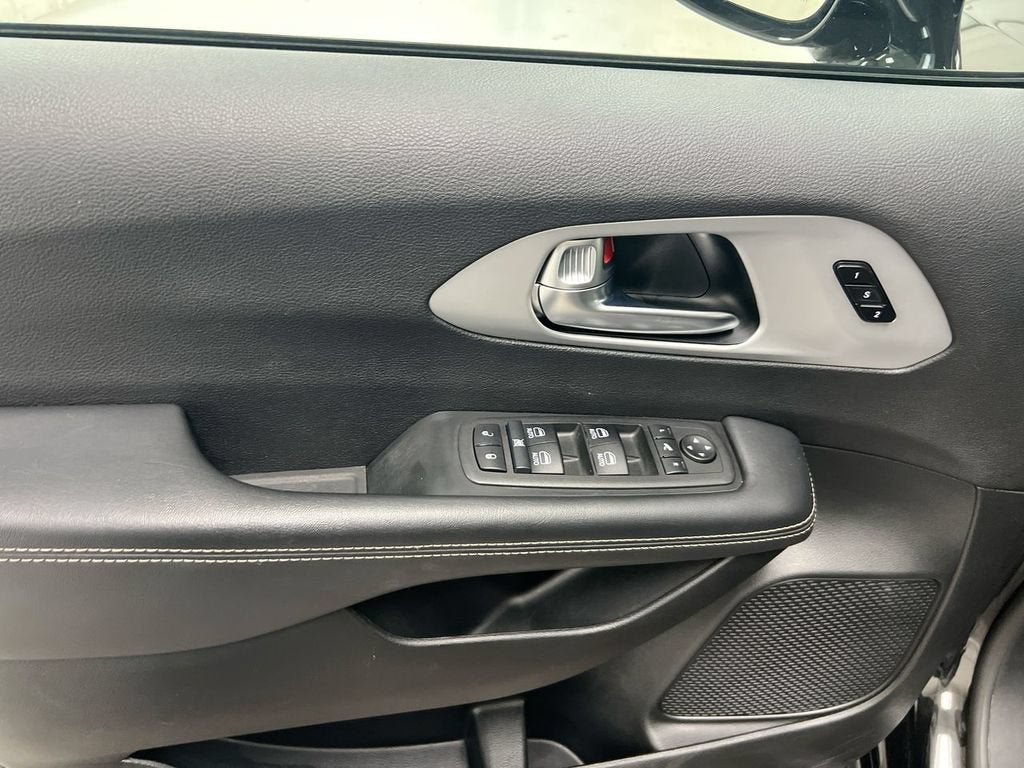 2025 Chrysler PACIFICA Base