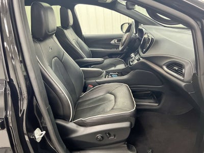 2025 Chrysler PACIFICA Base