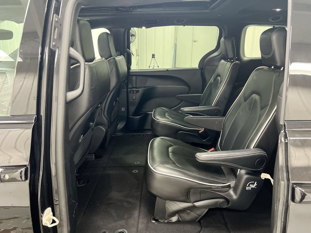 2025 Chrysler PACIFICA Base