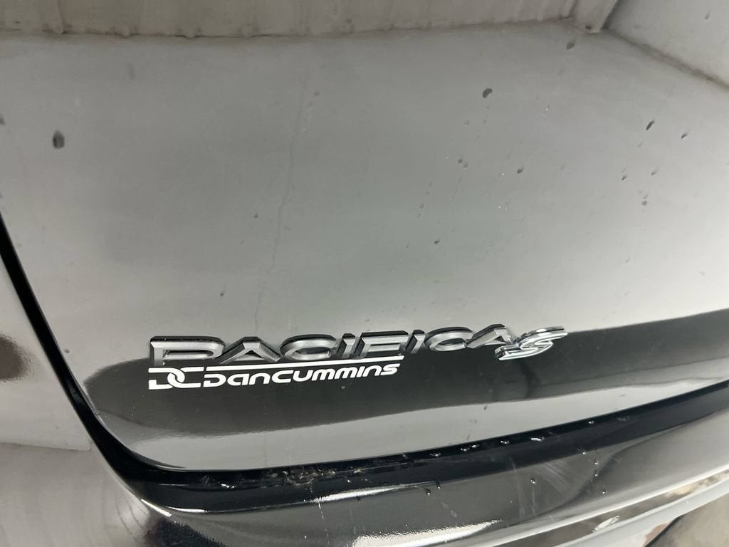 2025 Chrysler PACIFICA Base