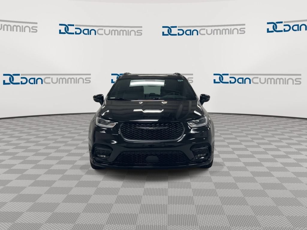 2025 Chrysler PACIFICA Base