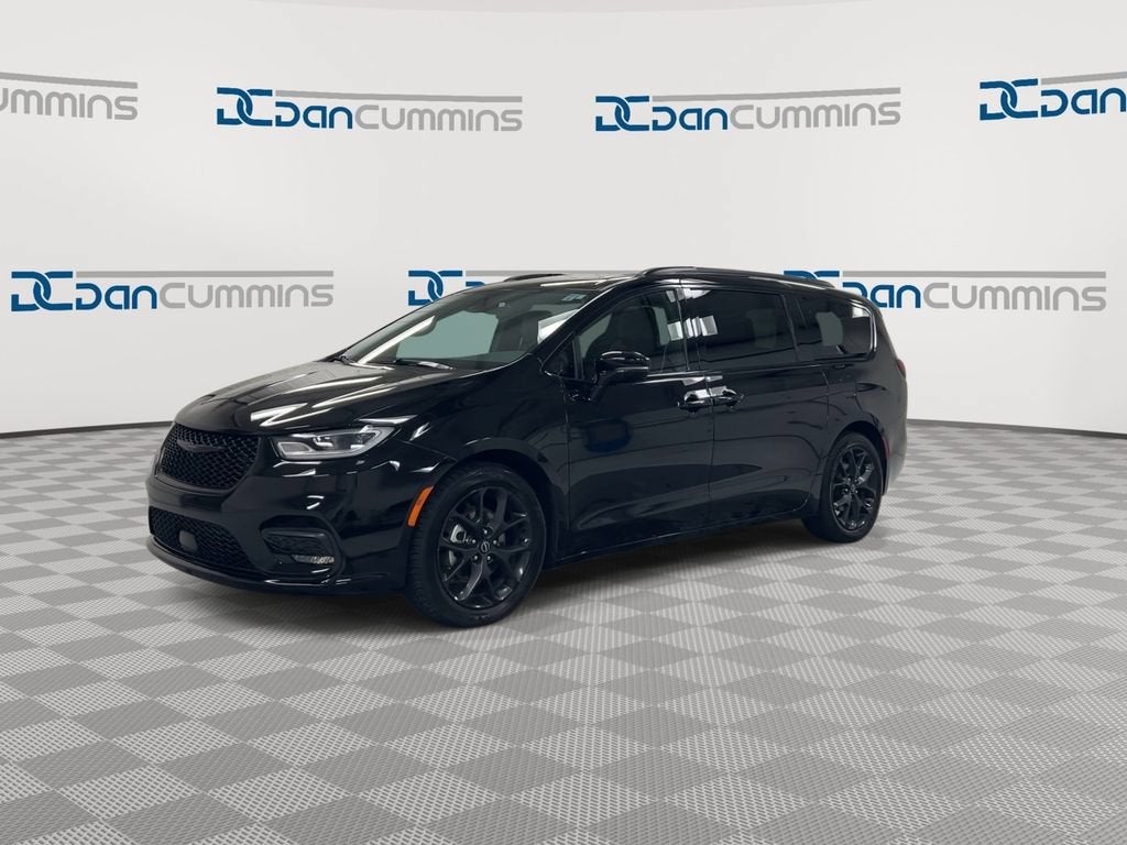 2025 Chrysler PACIFICA Base