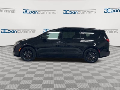2025 Chrysler PACIFICA Base