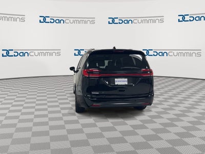 2025 Chrysler PACIFICA Base