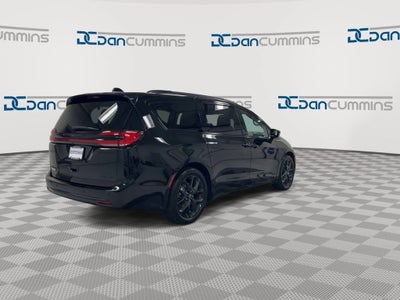 2025 Chrysler PACIFICA Base