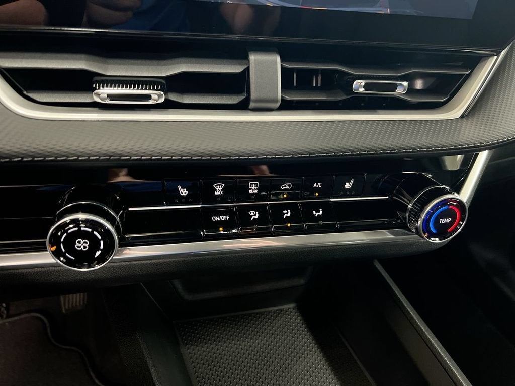 2027 Chevrolet Equinox LT - Photo 17