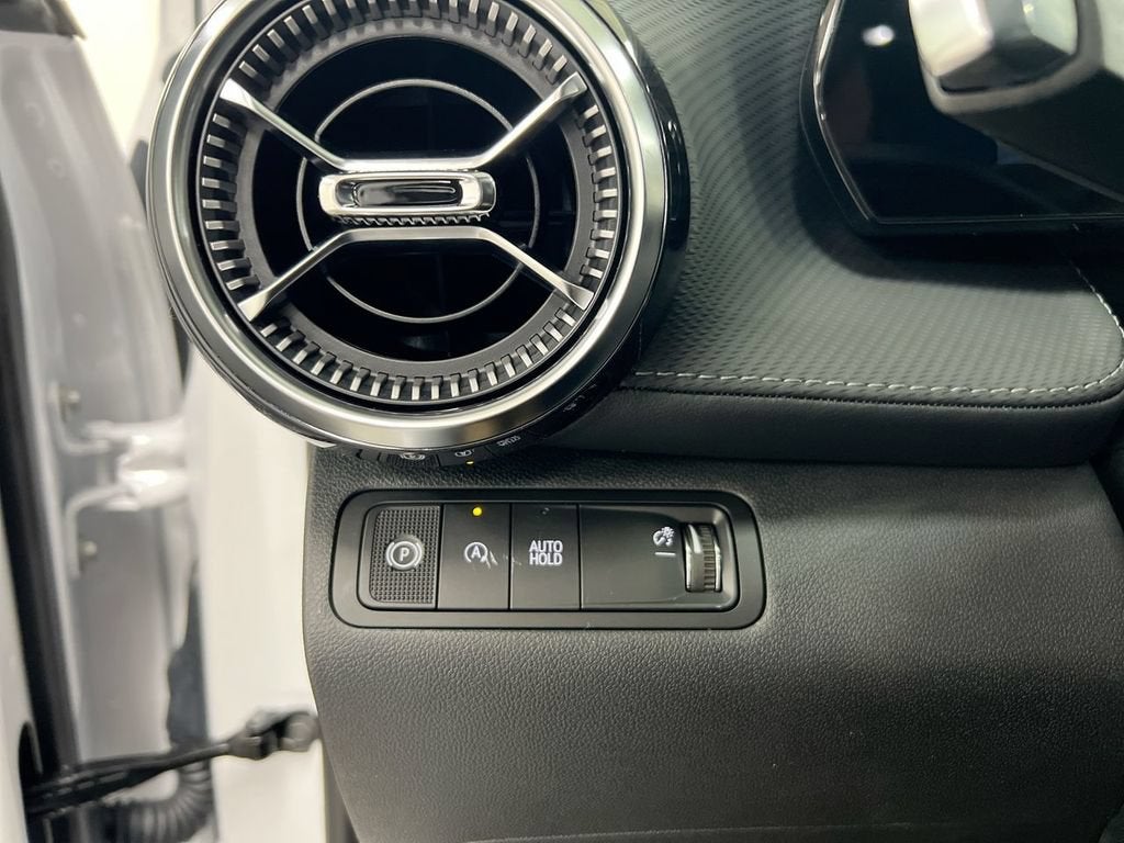 2027 Chevrolet Equinox LT - Photo 19
