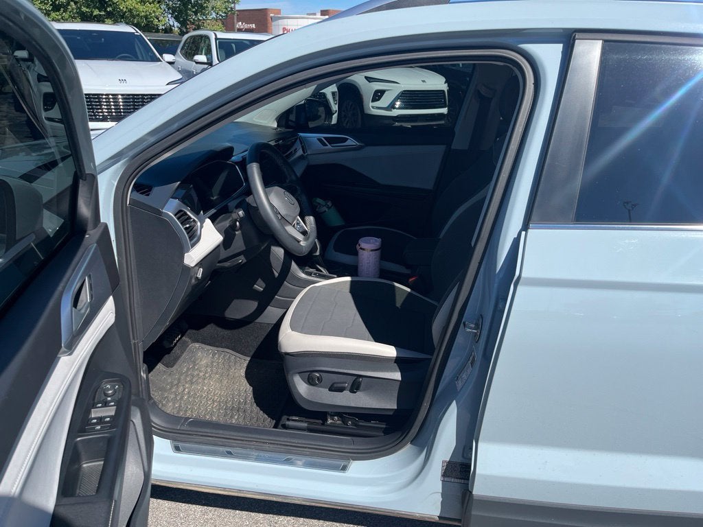 2025 Volkswagen Taos SE