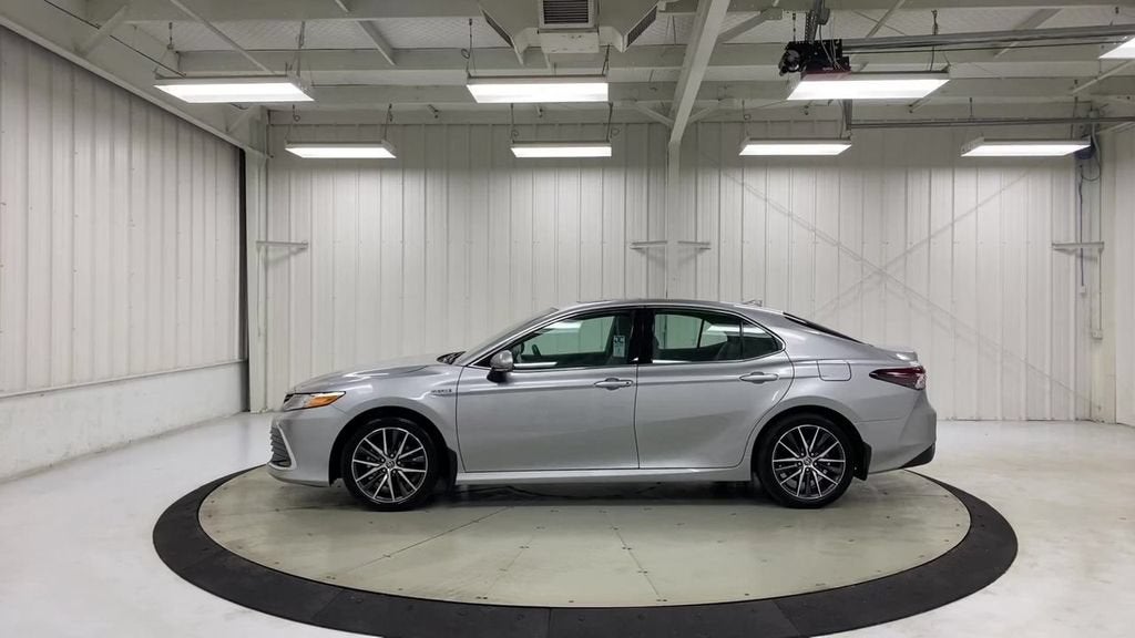 2021 Toyota Camry Hybrid XLE