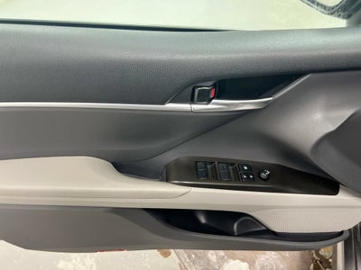 2022 Toyota Camry Hybrid SE