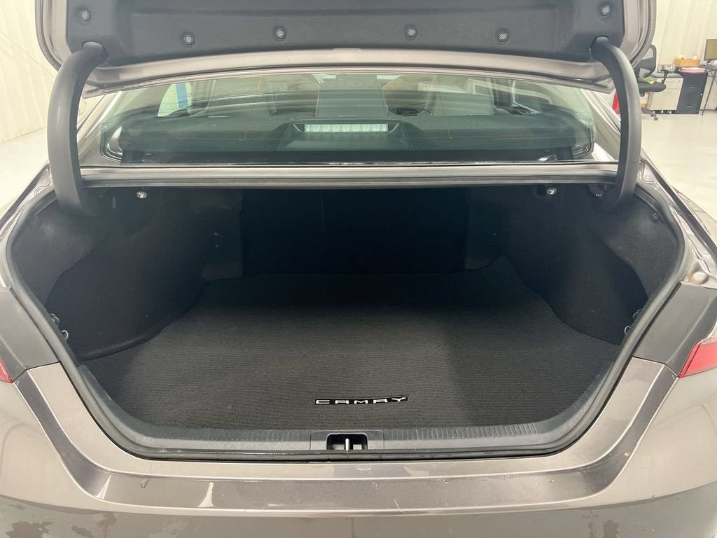 2022 Toyota Camry Hybrid SE