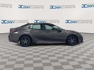 2022 Toyota Camry Hybrid SE