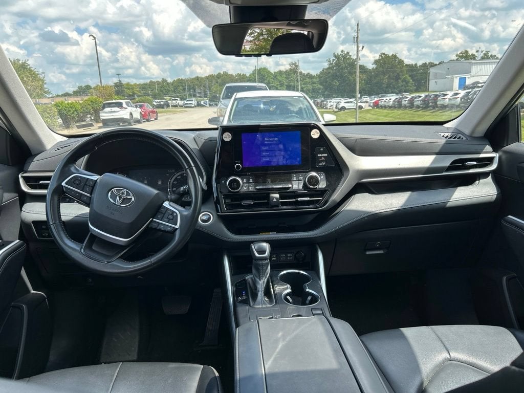 2024 Toyota Highlander LE