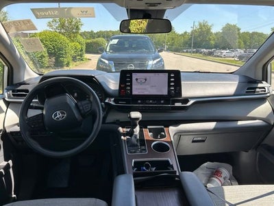 2023 Toyota Sienna LE