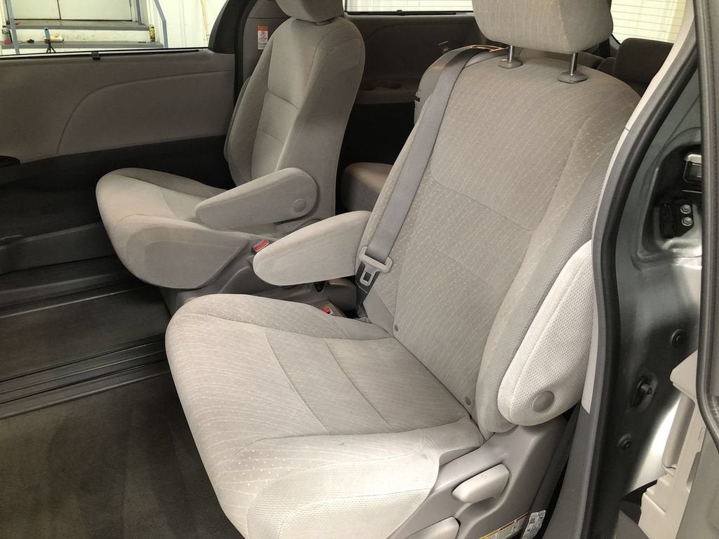 2018 Toyota Sienna LE Auto Access Seat