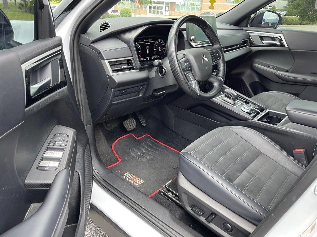 2024 Mitsubishi Outlander SE