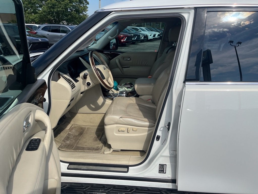 2011 INFINITI QX56 7-passenger