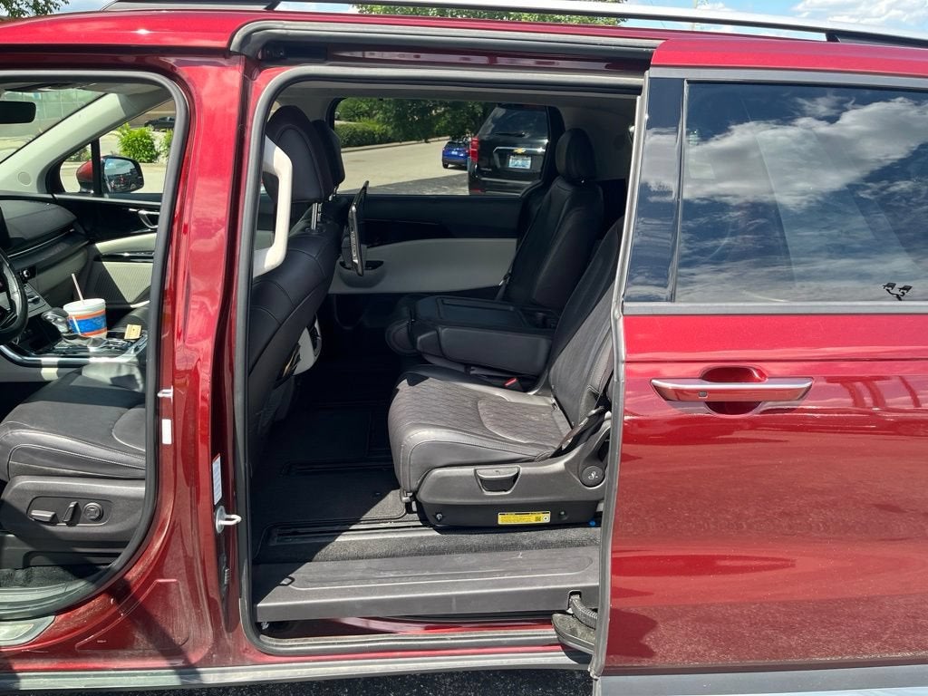 2024 Kia Carnival SX