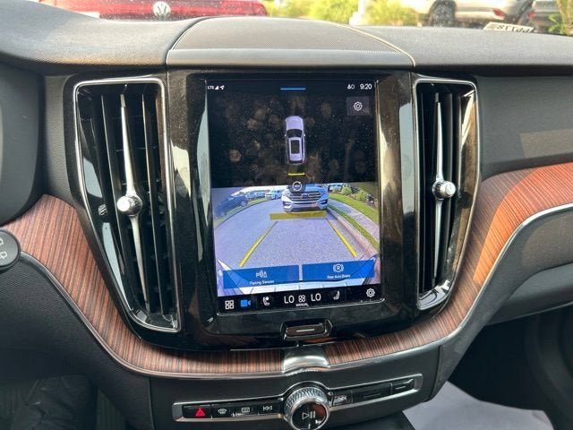 2023 Volvo XC60 Plus Dark Theme