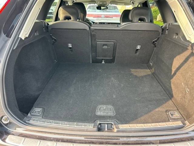 2023 Volvo XC60 Plus Dark Theme