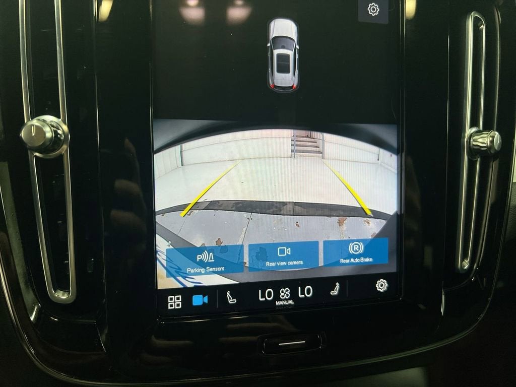 2023 Volvo XC40 Core