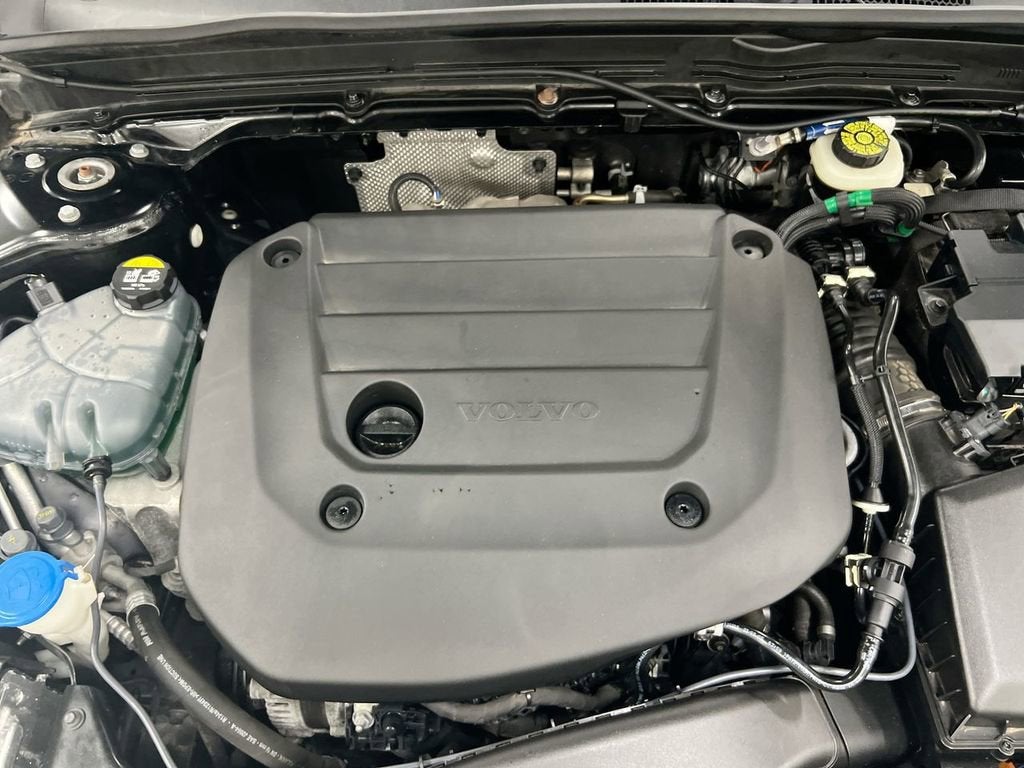 2023 Volvo XC40 Core