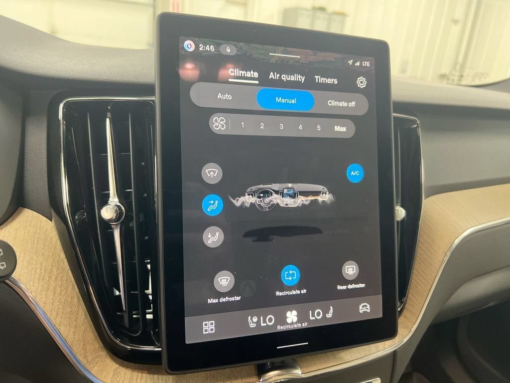 2026 Volvo XC60 Plus