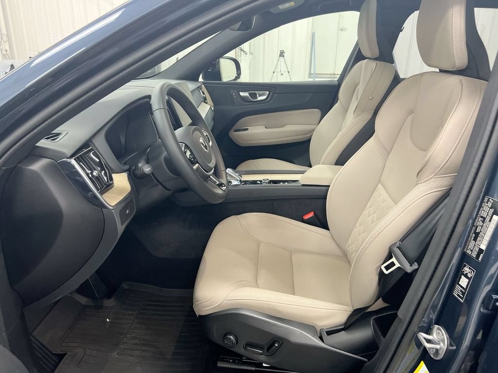 2026 Volvo XC60 Plus