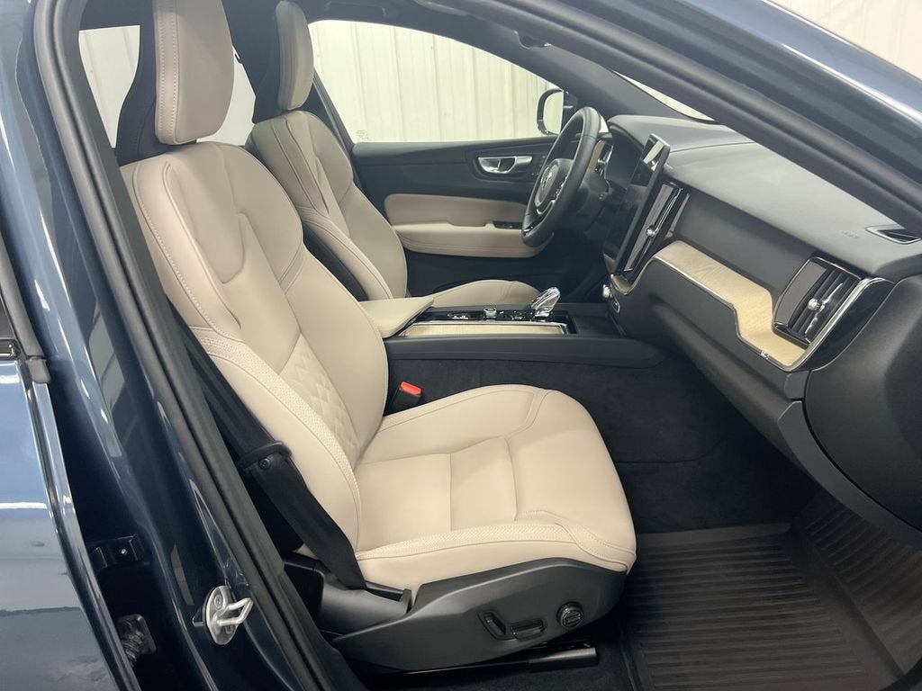 2026 Volvo XC60 Plus