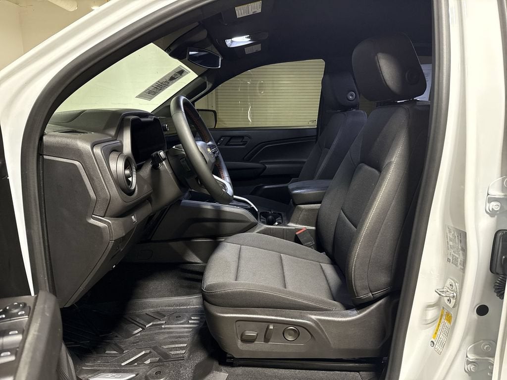 2025 Chevrolet Colorado WT/LT