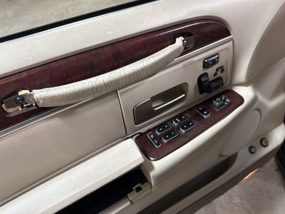 2003 Lincoln Town Car Signature