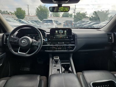 2024 Nissan Pathfinder SL