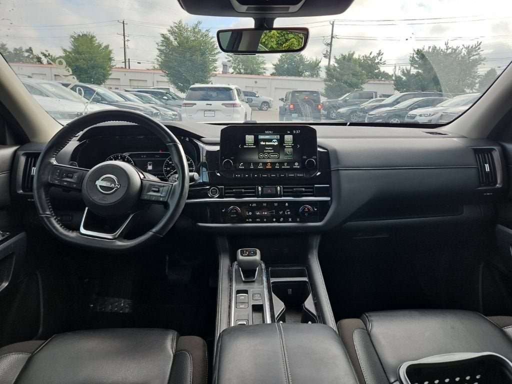2024 Nissan Pathfinder SL