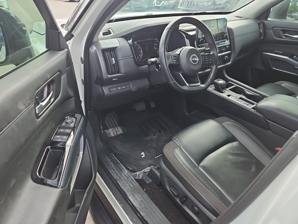2024 Nissan Pathfinder SL