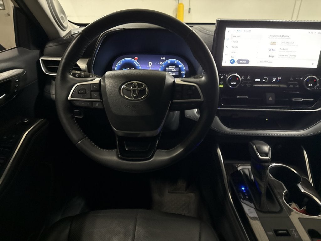 2023 Toyota Highlander Hybrid Platinum