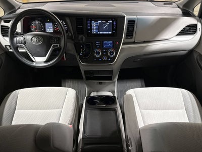2017 Toyota Sienna LE Auto Access Seat