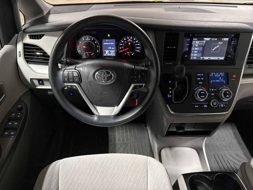 2017 Toyota Sienna LE Auto Access Seat