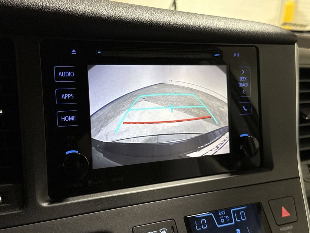 2017 Toyota Sienna LE Auto Access Seat