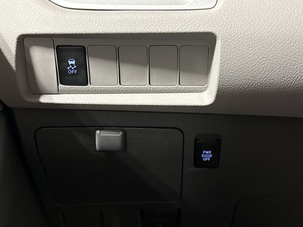 2017 Toyota Sienna LE Auto Access Seat