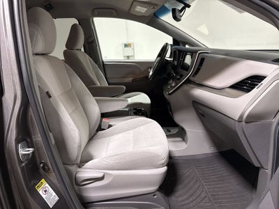 2017 Toyota Sienna LE Auto Access Seat