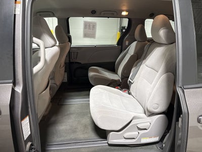 2017 Toyota Sienna LE Auto Access Seat