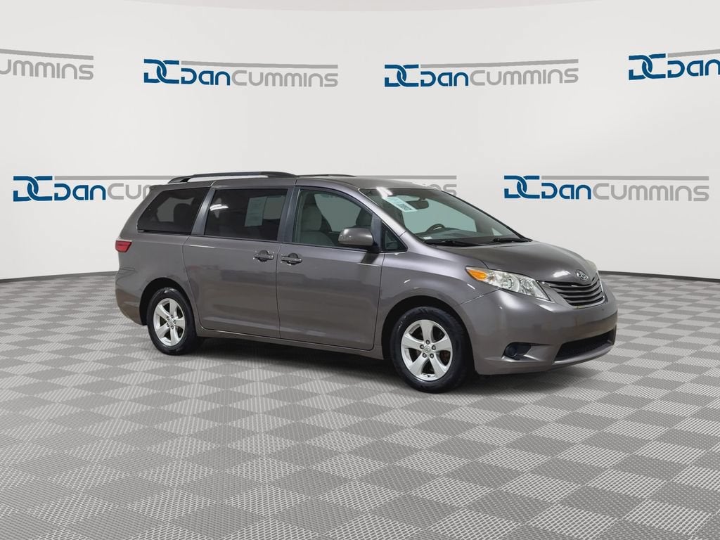 2017 Toyota Sienna LE Auto Access Seat