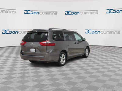 2017 Toyota Sienna LE Auto Access Seat
