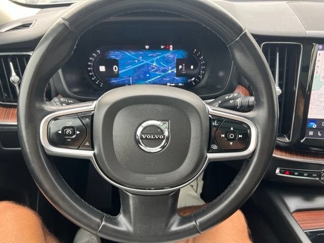 2023 Volvo XC60 Plus Bright Theme